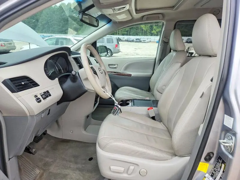 2013 TOYOTA SIENNA XLE 8-PASSENGER  