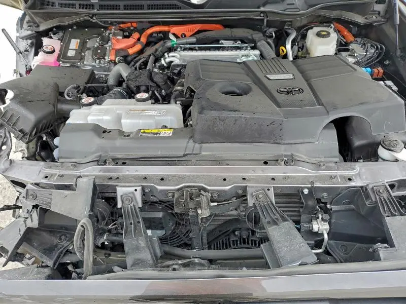 2025 TOYOTA TUNDRA CREWMAX LIMITED  