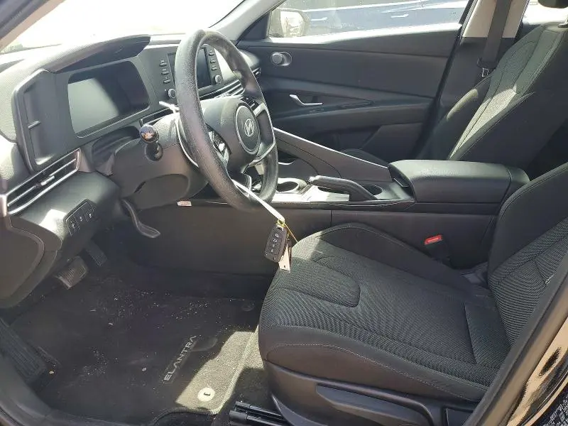 2024 HYUNDAI ELANTRA SE  