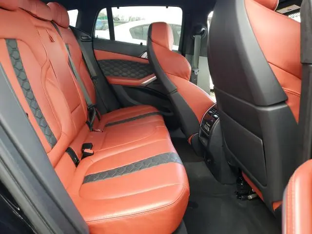 2022 BMW X6 M  
