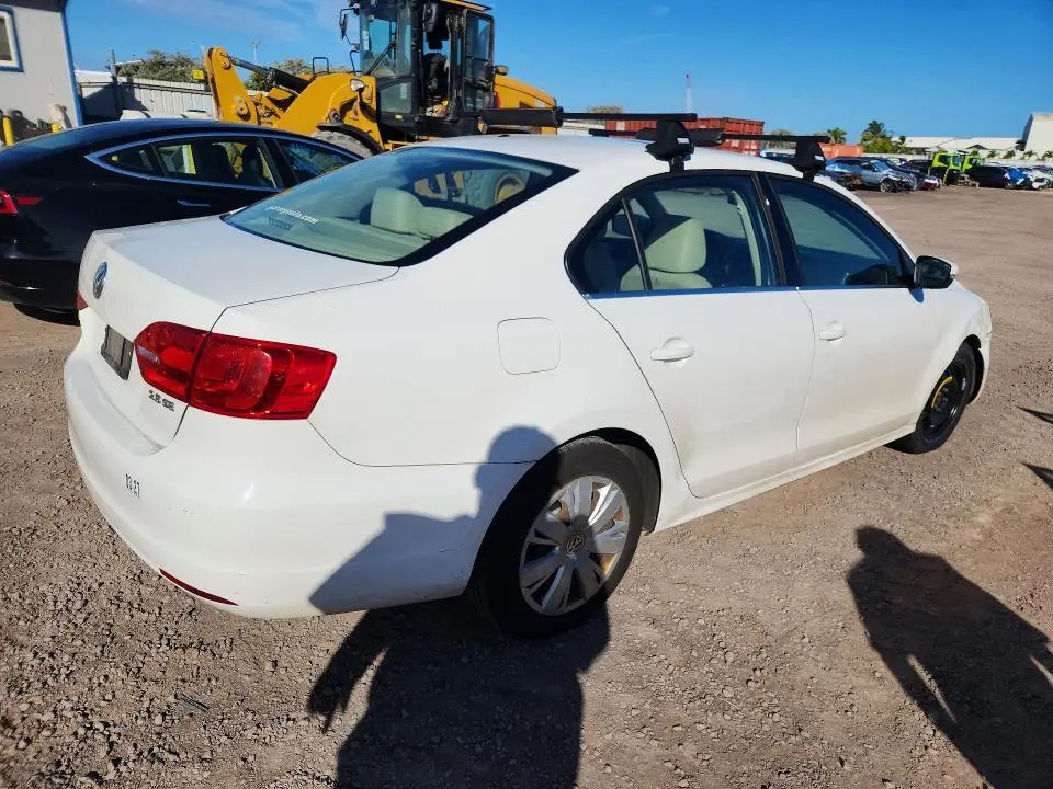 2013 VOLKSWAGEN JETTA SE  