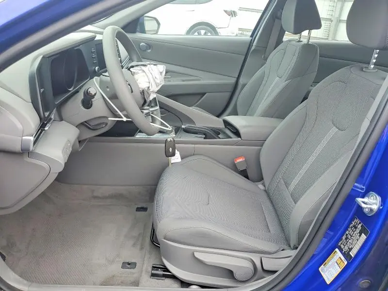 2023 HYUNDAI ELANTRA SE  