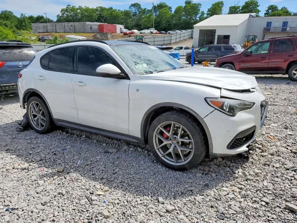 2022 ALFA ROMEO STELVIO TI  