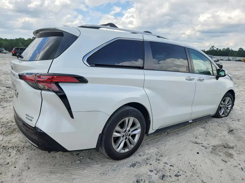 2022 TOYOTA SIENNA LIMITED 7-PASSENGER  
