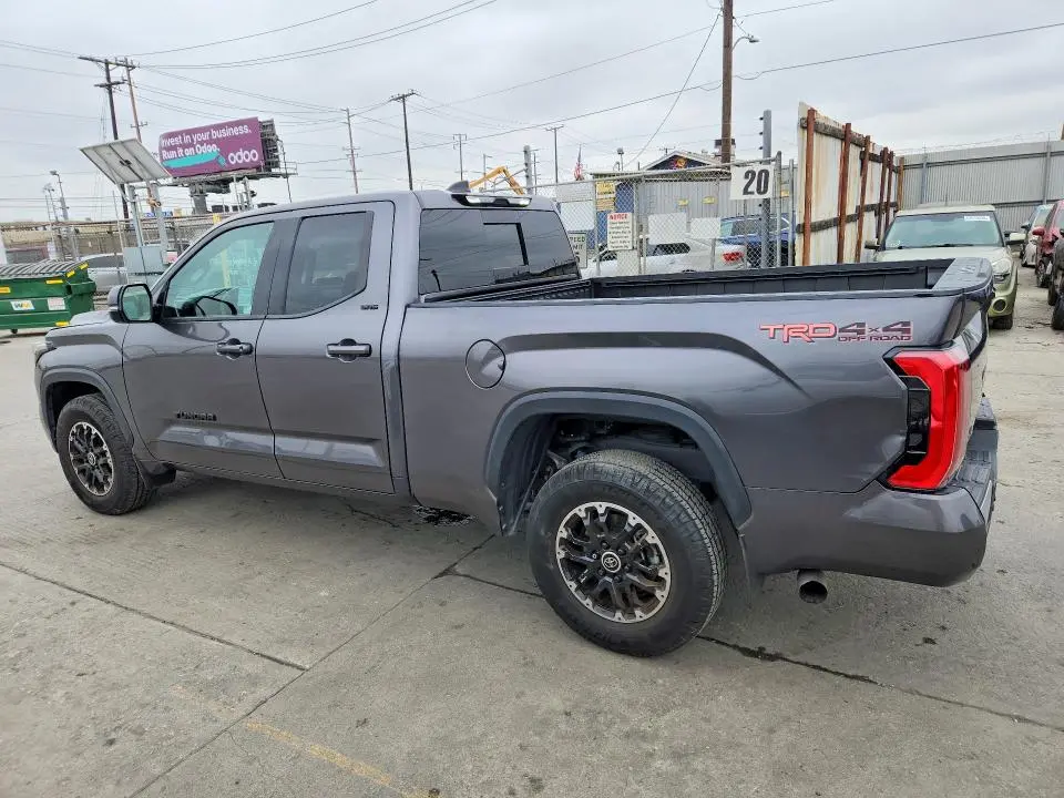 2022 TOYOTA TUNDRA SR5  