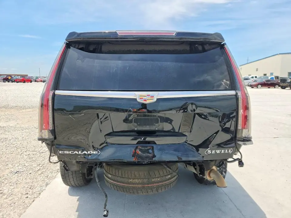 2016 CADILLAC ESCALADE LUXURY  