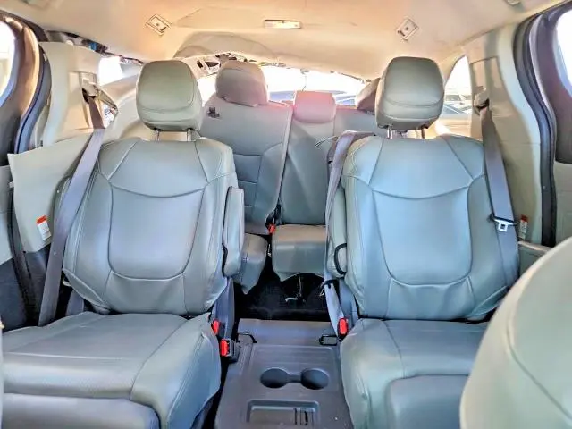 2021 TOYOTA SIENNA LE  