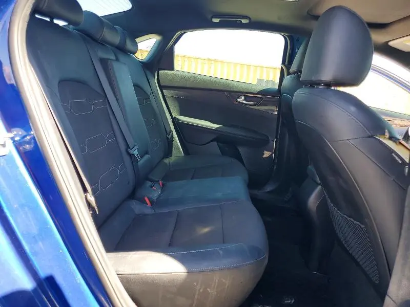 2024 KIA FORTE GT LINE  