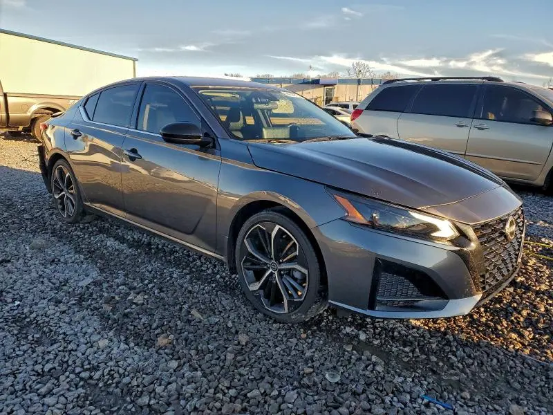 2023 NISSAN ALTIMA SR  