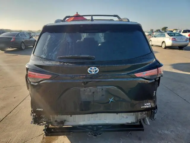 2021 TOYOTA SIENNA XSE  