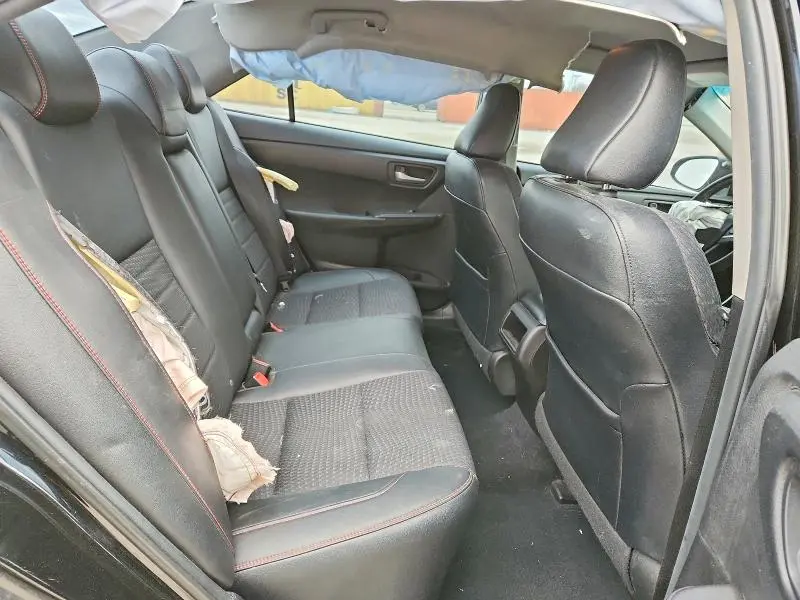 2015 TOYOTA CAMRY SE  