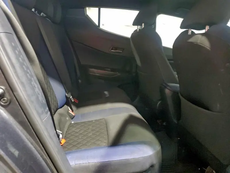 2021 TOYOTA C-HR XLE  