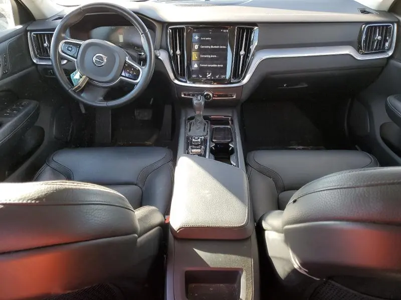 2020 VOLVO V60 CROSS COUNTRY T5 MOMENTUM  