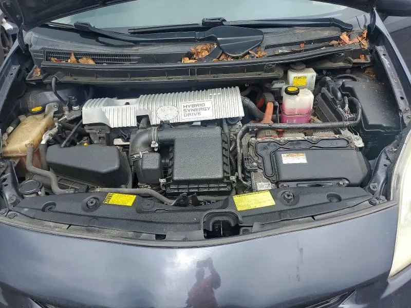 2013 TOYOTA PRIUS TWO  