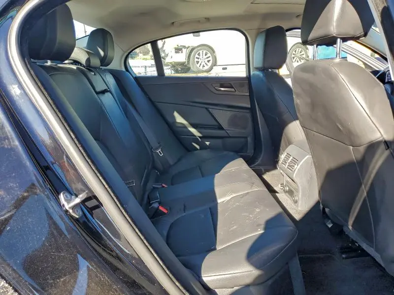 2019 JAGUAR XE PREMIUM  