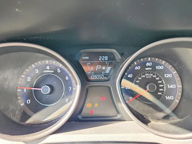 2014 HYUNDAI ELANTRA SE  