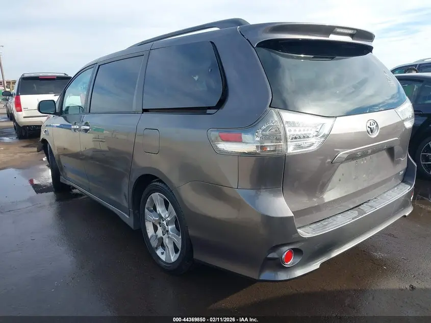 2013 TOYOTA SIENNA SE 8 PASSENGER