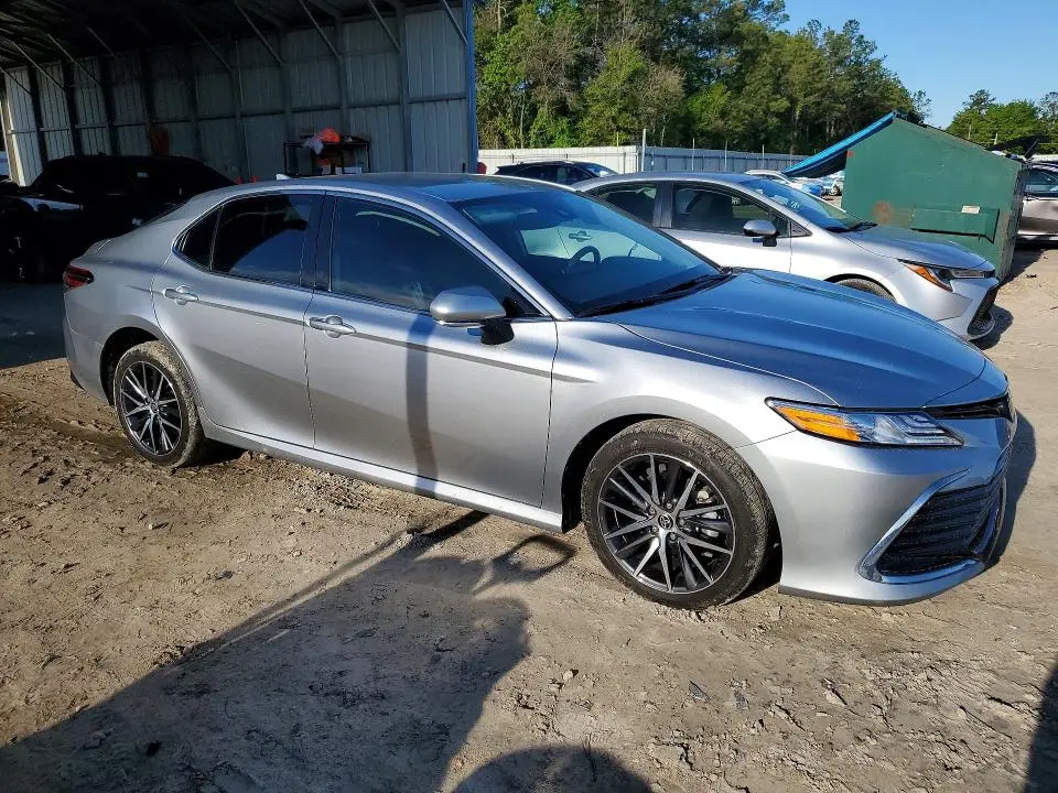 2023 TOYOTA CAMRY XLE  