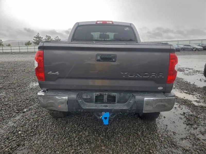 2015 TOYOTA TUNDRA CREWMAX SR5  