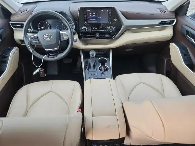 2021 TOYOTA HIGHLANDER XLE  