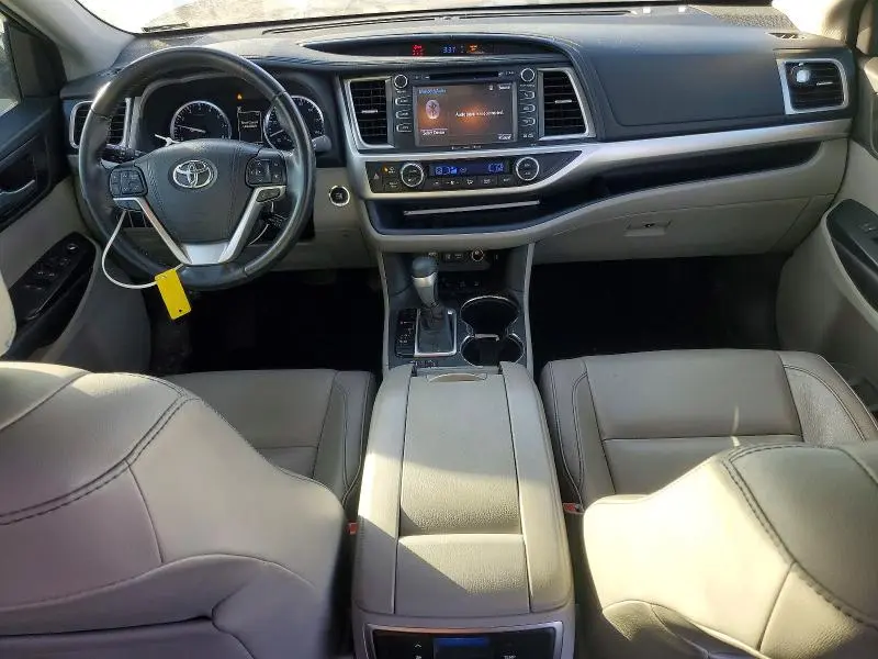 2018 TOYOTA HIGHLANDER SE  