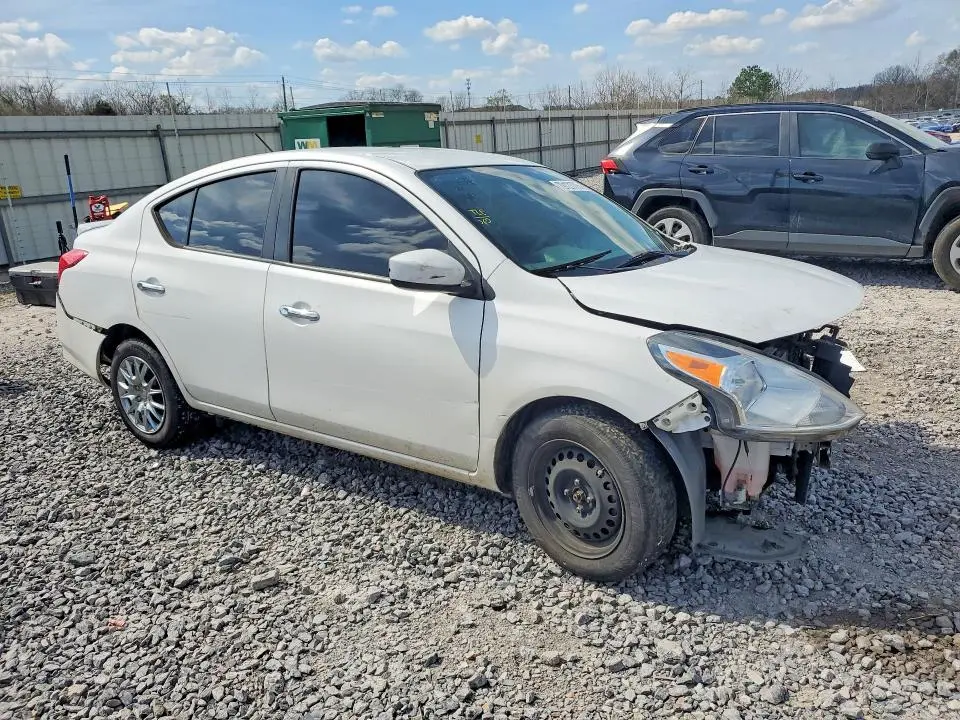 2019 NISSAN VERSA SV  
