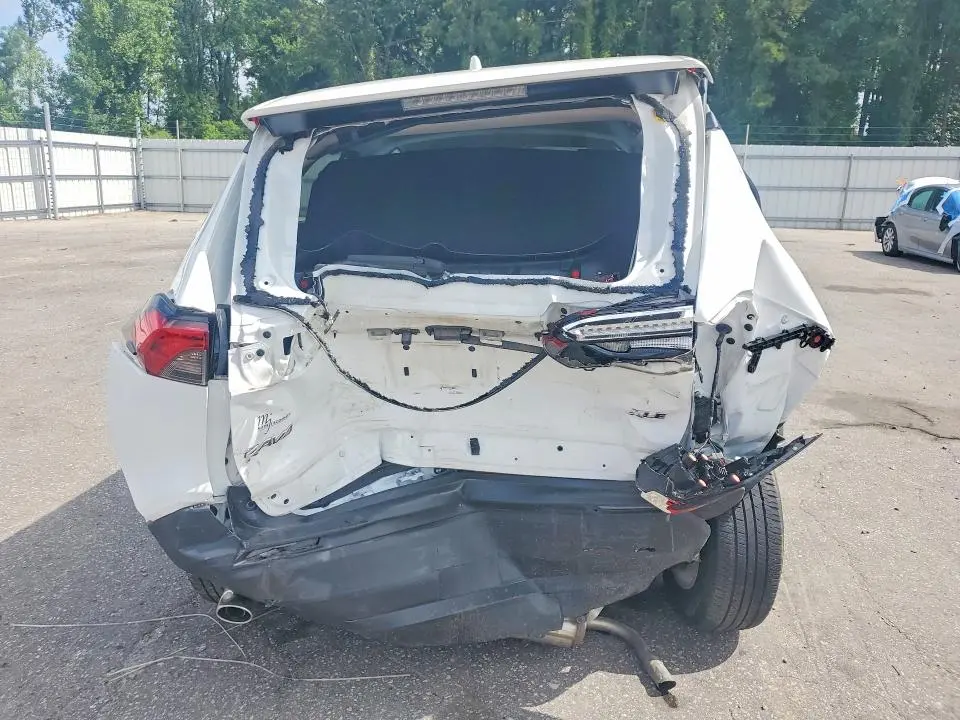 2024 TOYOTA RAV4 XLE  
