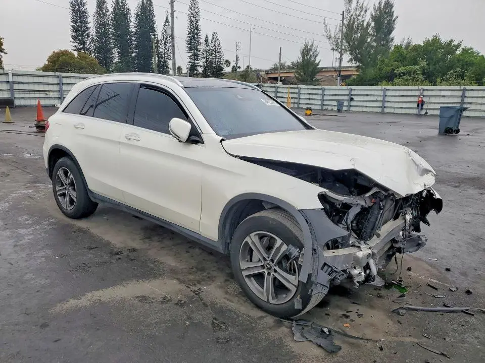 2019 MERCEDES-BENZ GLC 300  