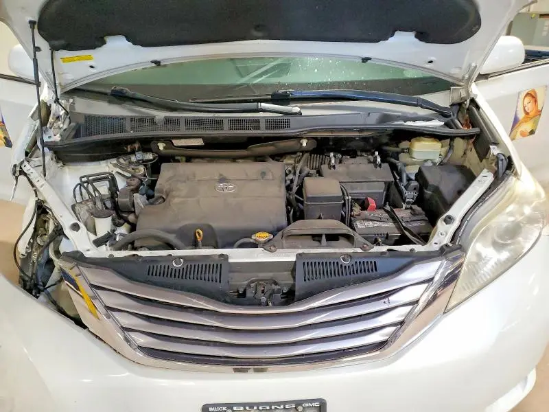 2016 TOYOTA SIENNA XLE PREMIUM 8-PASSENGER  