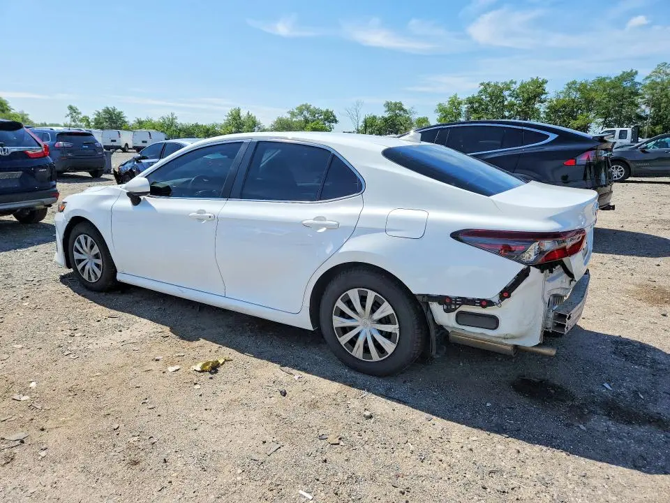 2022 TOYOTA CAMRY LE  