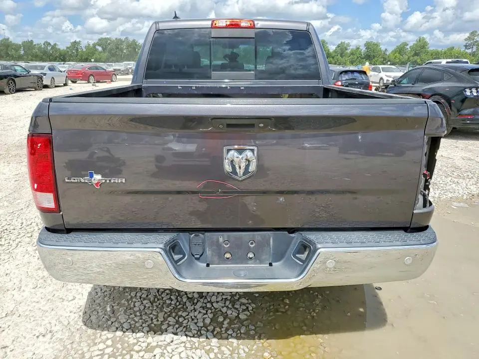 2016 RAM 1500 SLT  