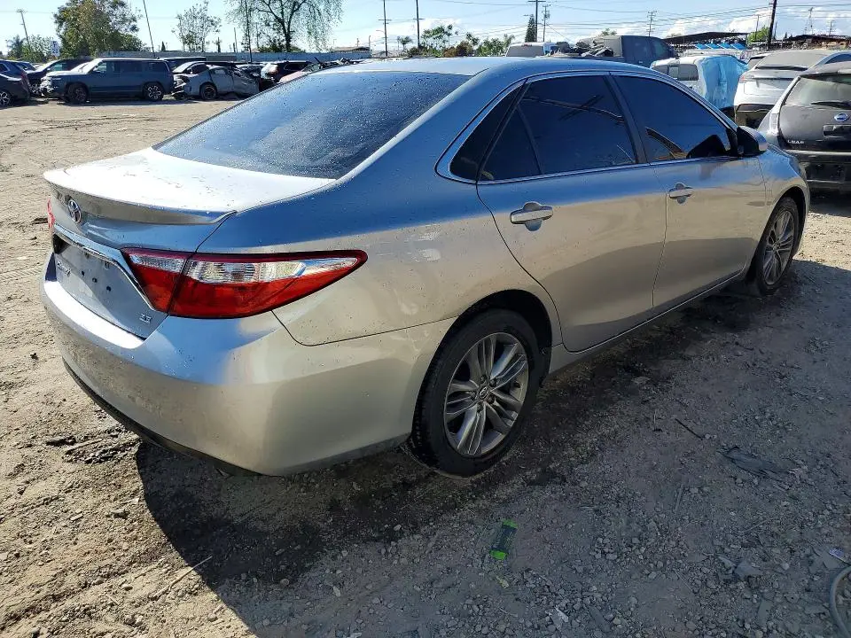 2015 TOYOTA CAMRY SE  