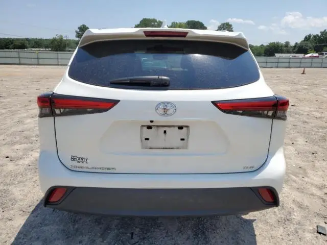 2021 TOYOTA HIGHLANDER XLE  