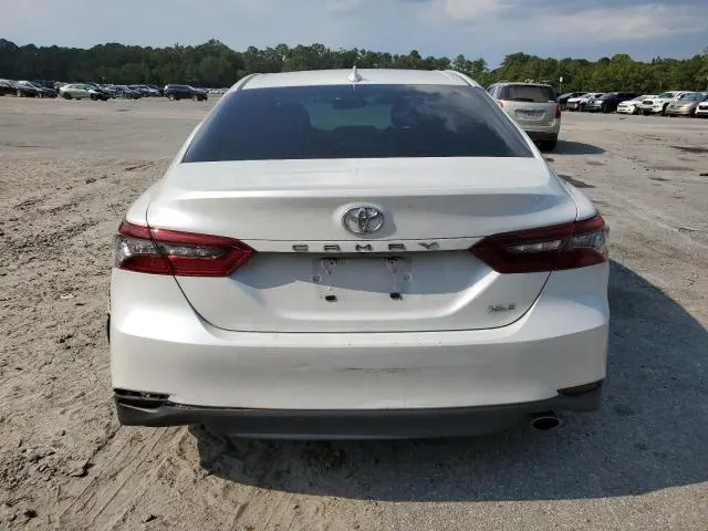 2023 TOYOTA CAMRY XLE  