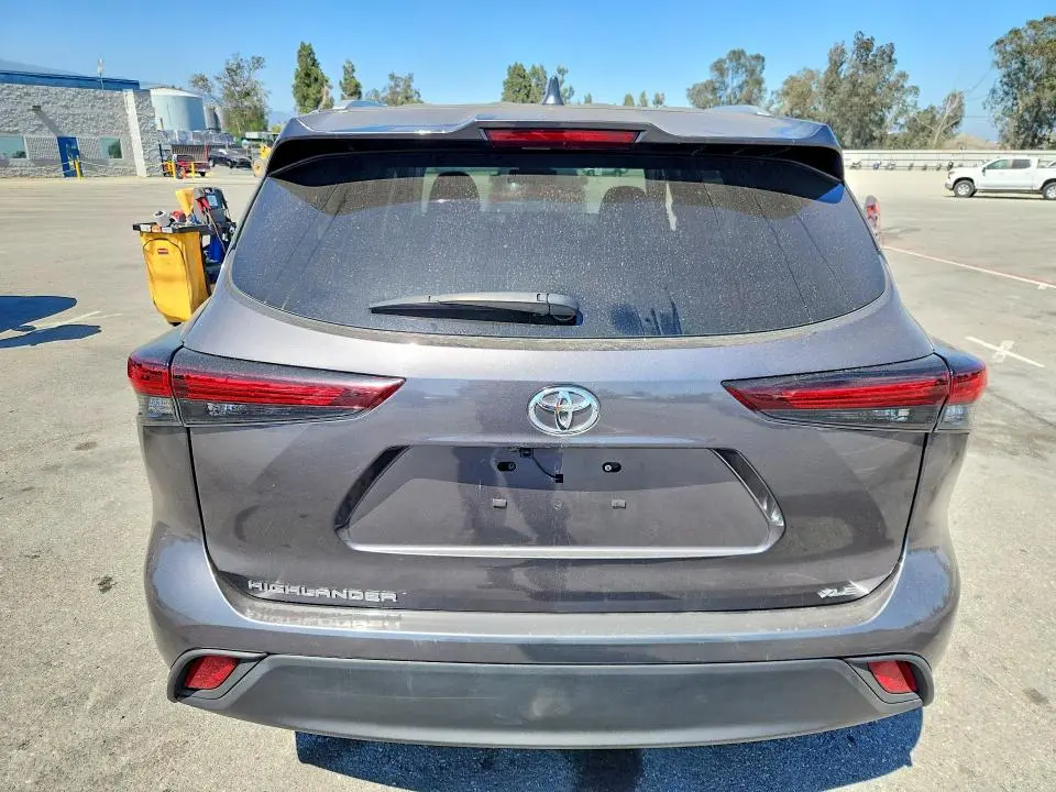 2024 TOYOTA HIGHLANDER XLE  