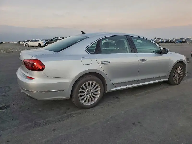 2017 VOLKSWAGEN PASSAT SE  