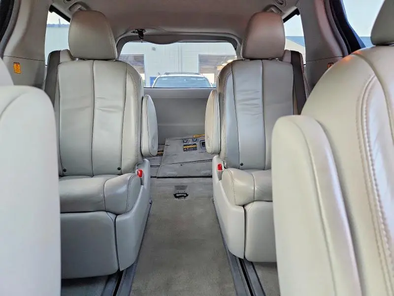 2013 TOYOTA SIENNA XLE 7-PASSENGER  