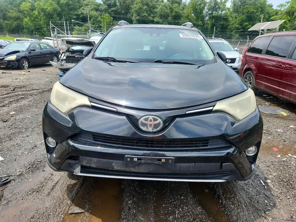 2017 TOYOTA RAV4 XLE  
