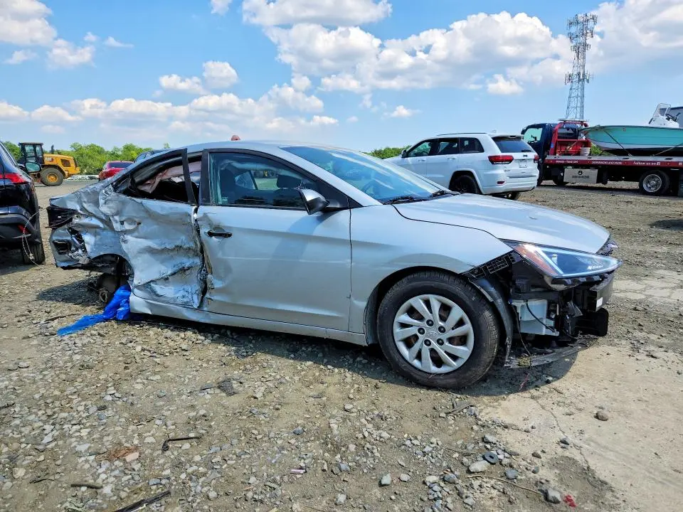 2019 HYUNDAI ELANTRA SE  