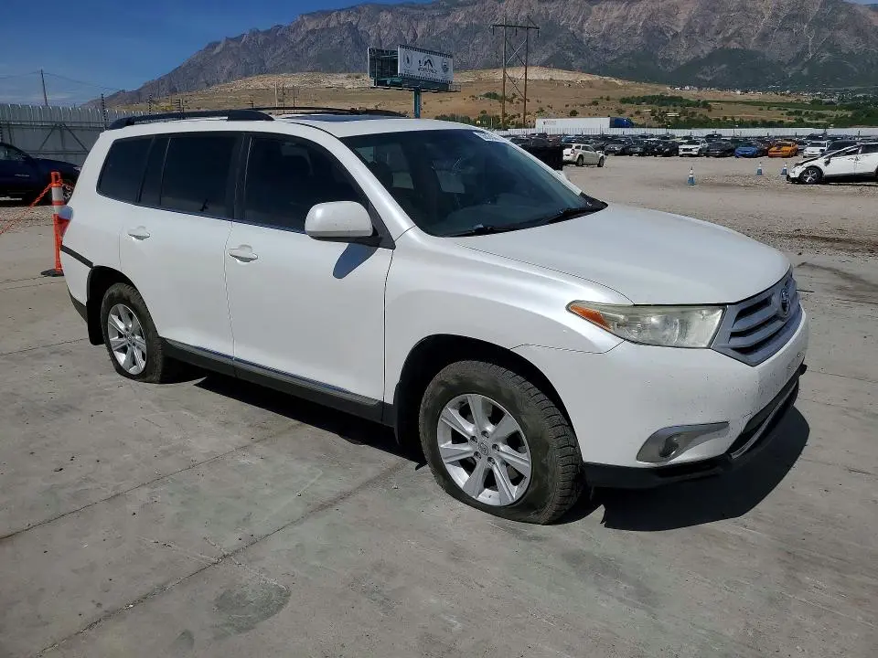 2013 TOYOTA HIGHLANDER SE  