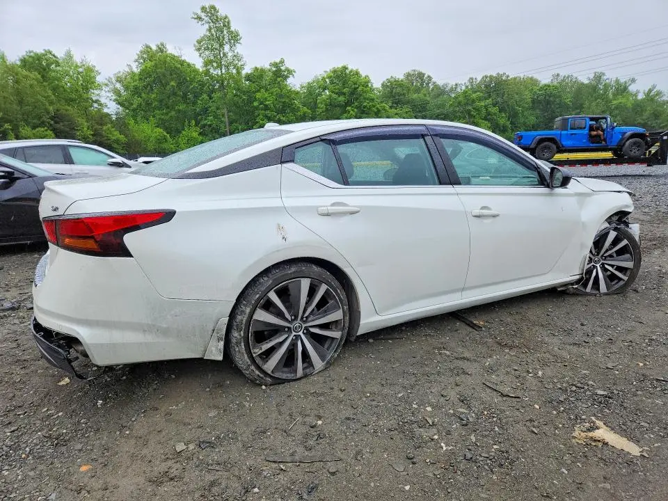 2022 NISSAN ALTIMA SR  
