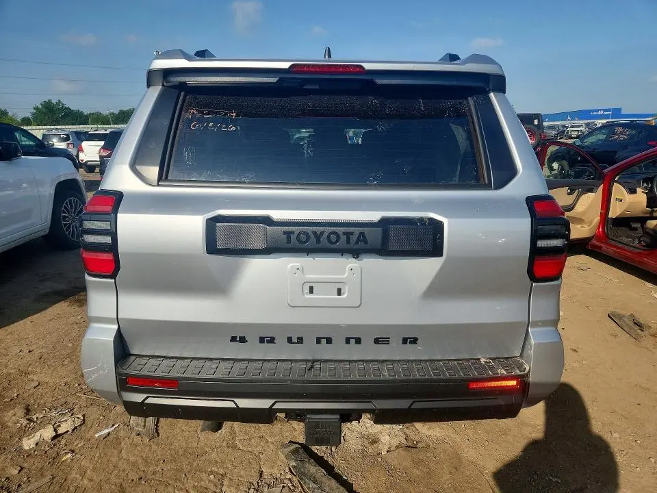 2026 TOYOTA 4RUNNER SR5  