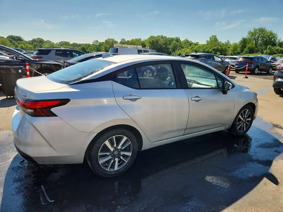 2021 NISSAN VERSA SV  