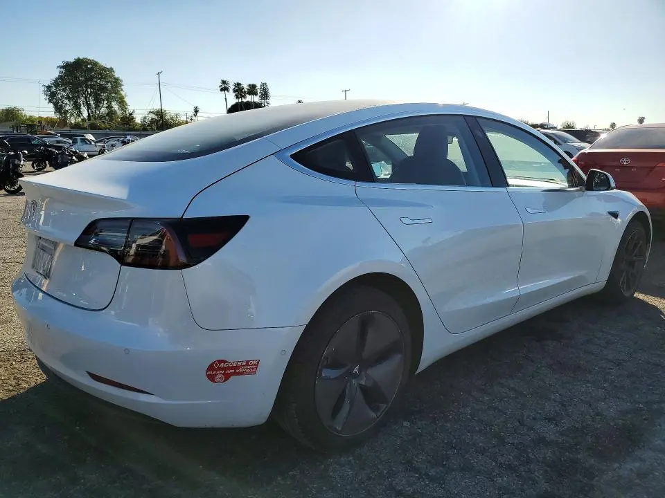 2018 TESLA MODEL 3   