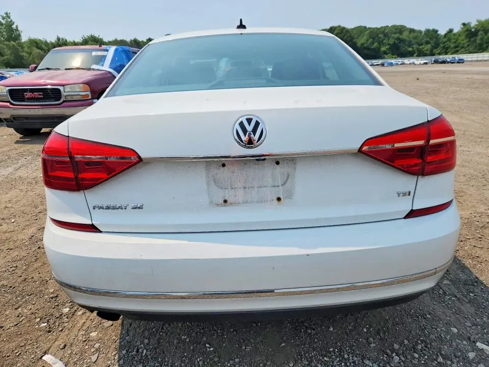 2016 VOLKSWAGEN PASSAT SE  