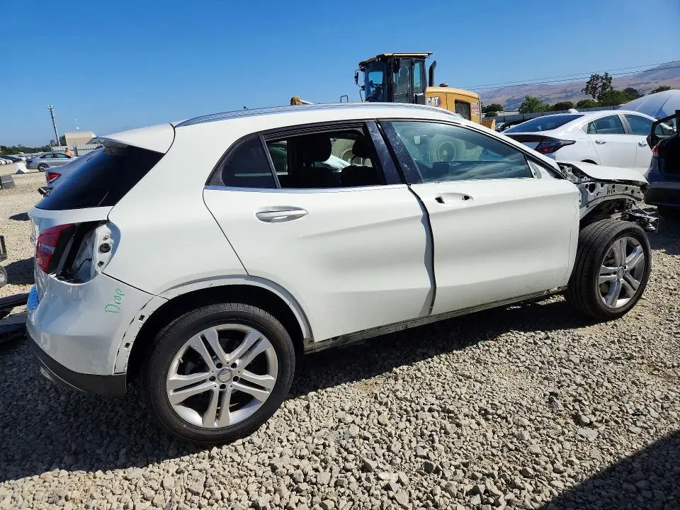 2015 MERCEDES-BENZ GLA 250  