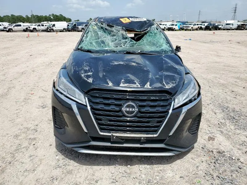 2022 NISSAN KICKS S  