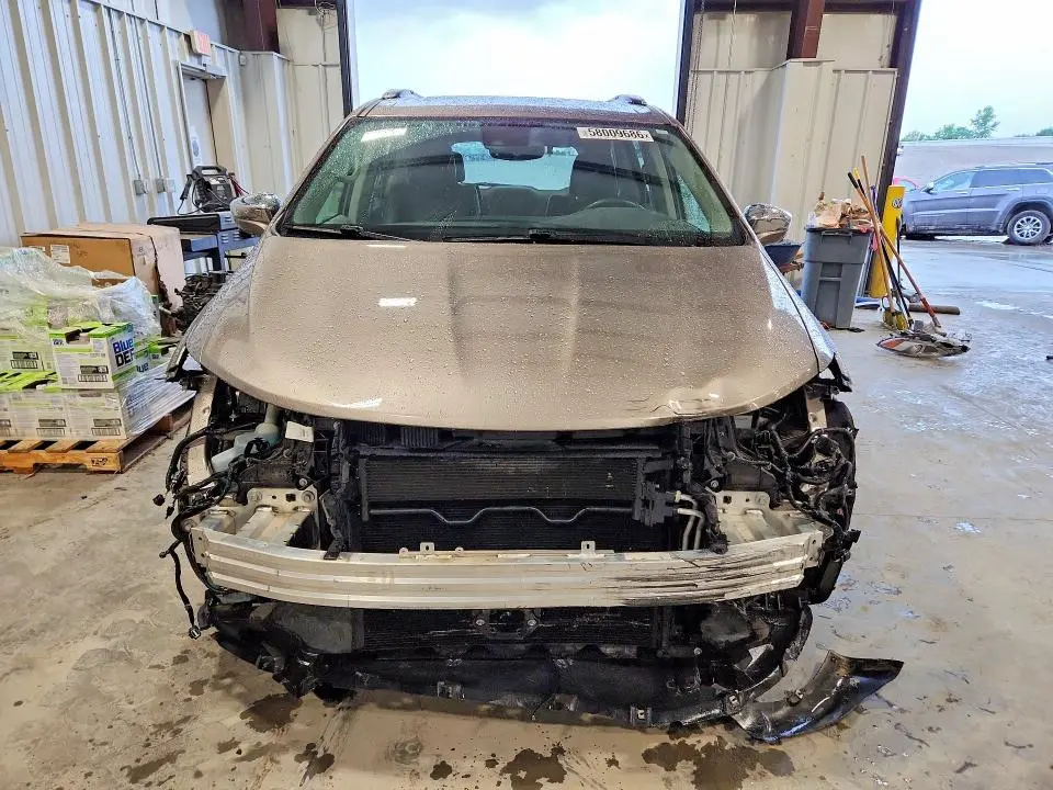 2017 CHRYSLER PACIFICA LIMITED  