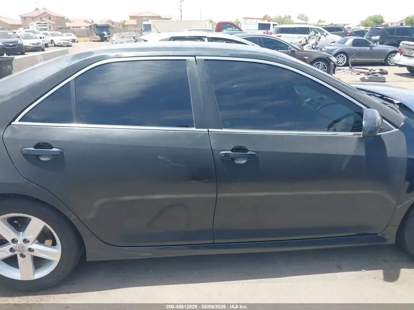2014 TOYOTA CAMRY SE