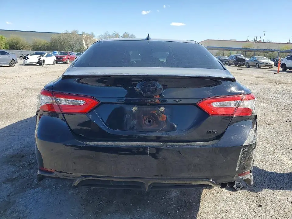 2019 TOYOTA CAMRY SE  
